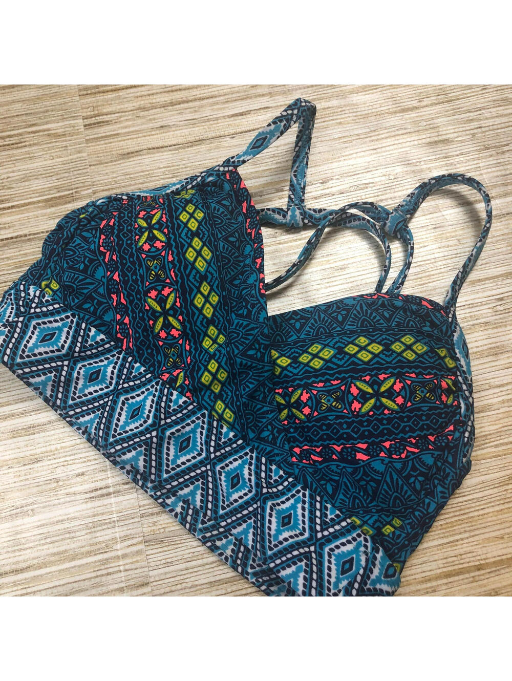 65 Coastal blue Women's crossover bikini Top BLUE PRINT sz XS